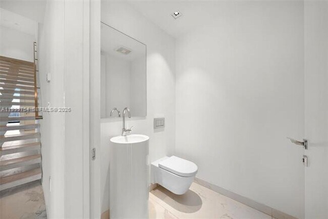 Building Photo - 1000 Biscayne Blvd