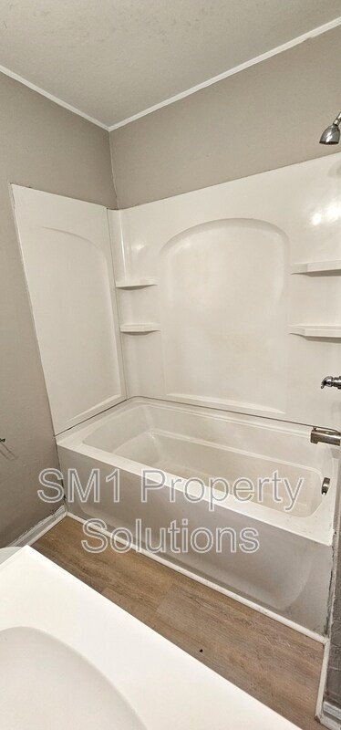 Building Photo - 1702 Spry St