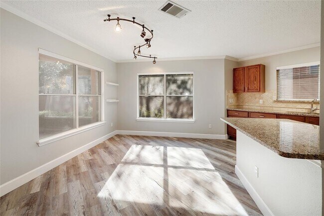 Building Photo - 10905 Claywood Dr