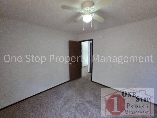 Building Photo - Welcome Home to this Adorable 2 Bed 1.5 Bath Duplex in Independence!!
