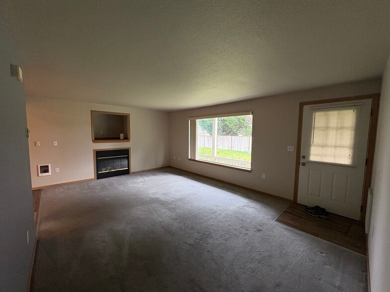 Living room - 14714 176th St E