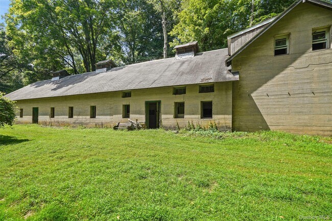 Building Photo - 382 Bedford Center Rd