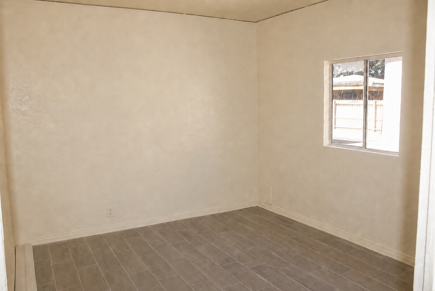 Building Photo - 1448 W 106th St