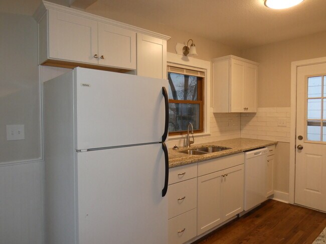 Building Photo - Beautiful Updated Home in North Kansas City School District!