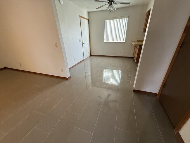 Building Photo - 2 bed 2.5 bath great location BHCRENT.COM to schedule a viewing