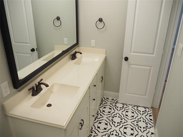 Building Photo - 4129 S Broadway Ave