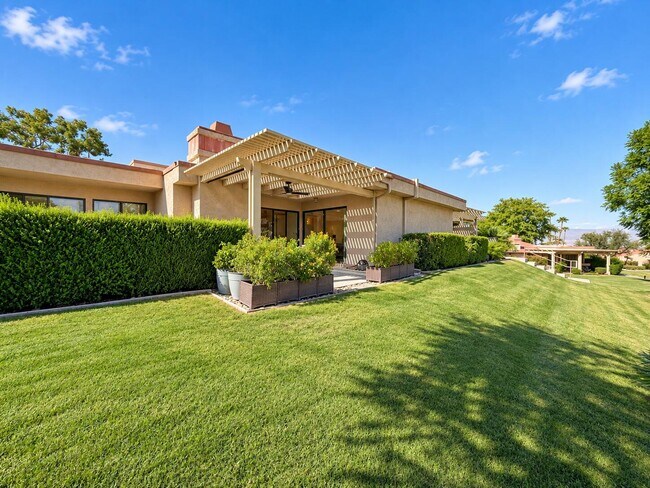 Building Photo - 72477 Rolling Knoll Dr