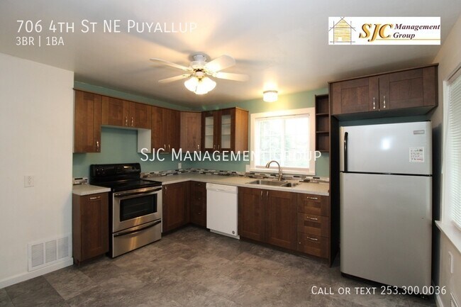 Building Photo - Three bedroom one bath in Downtown Puyallu...