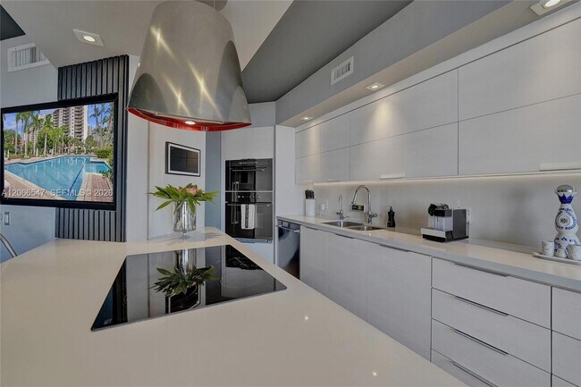 Building Photo - 3610 Yacht Club Dr
