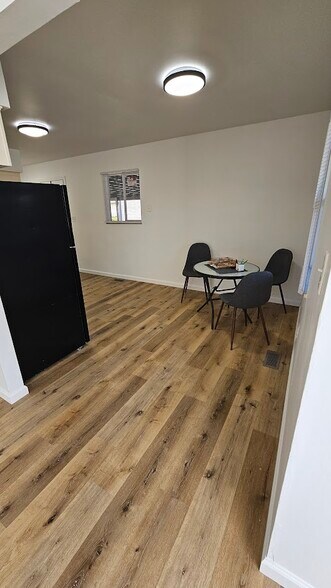 Building Photo - 47 S Brentwood Ave