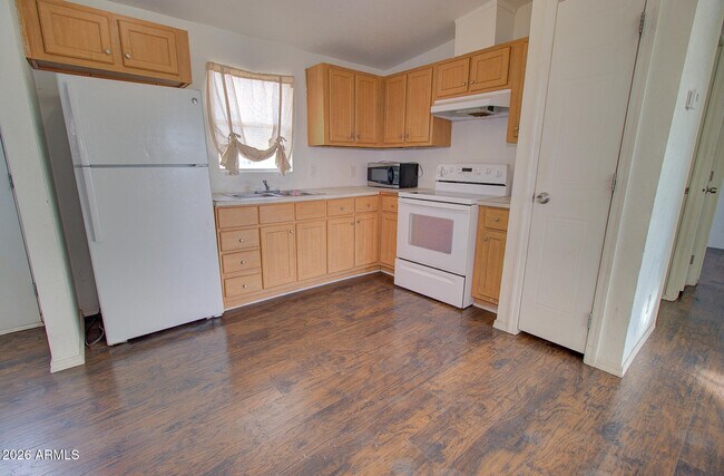 Building Photo - 5706 N Fuchsia St