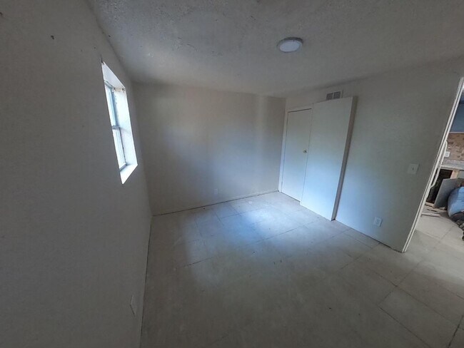 Building Photo - 4570 Transport Rd