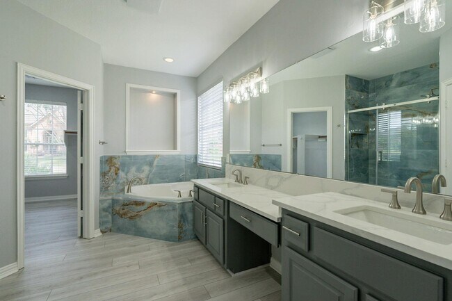 Building Photo - 7728 Saragosa Creek Dr