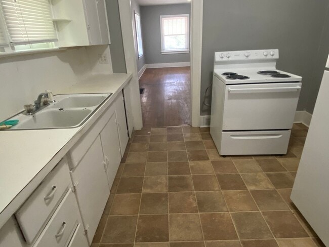 Building Photo - 2 Bed, 1 Bath House