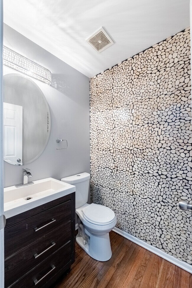 Building Photo - 438 Rachel Cir