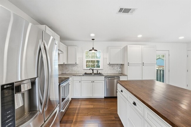 Building Photo - 3211 Park Garden Dr