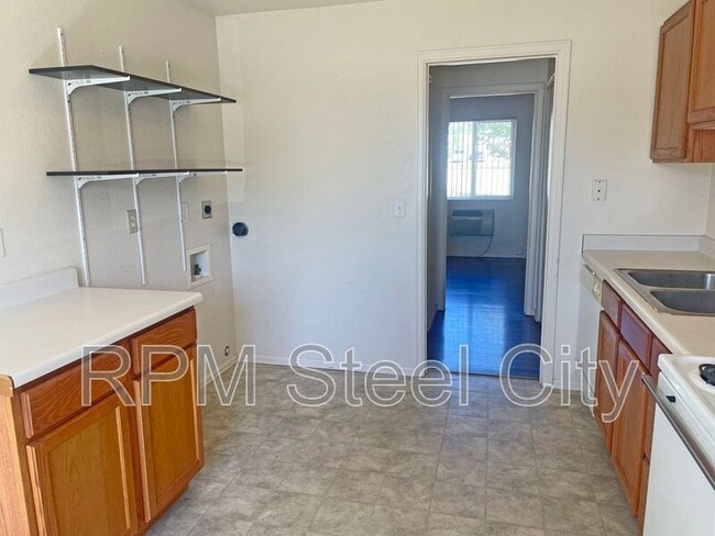 Building Photo - 1717 Oakshire Ln