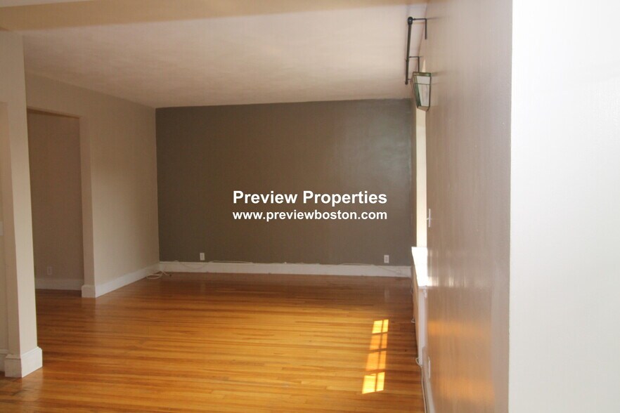 Building Photo - 97 Strathmore Rd