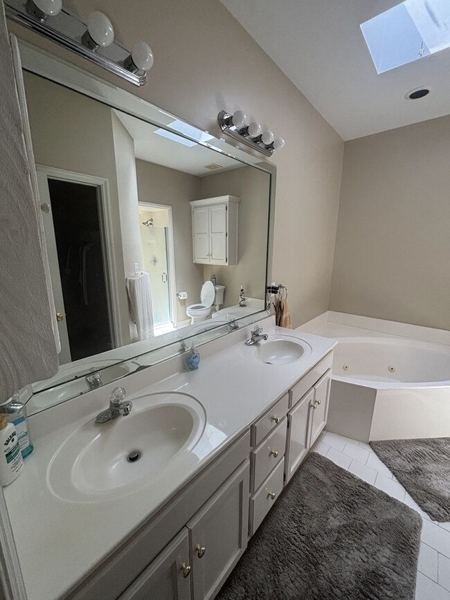 Building Photo - Spacious 3 Bed 2 Bath Home In Homewood With Large Basement