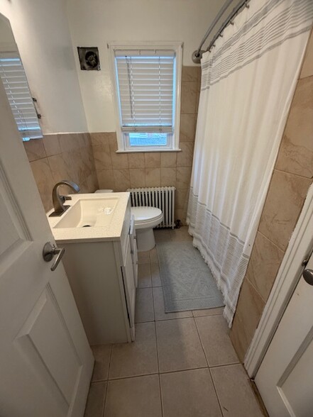 Building Photo - 175 Teaneck Rd