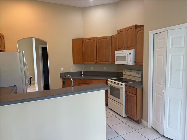 Building Photo - 18 Poinbury Dr