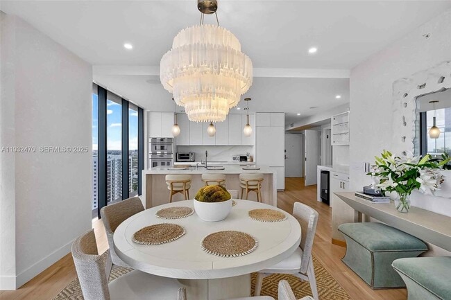 Building Photo - 700 NE 24th St