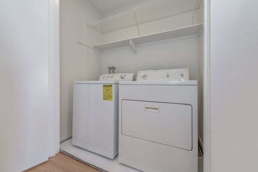 Building Photo - 165 Tarocco