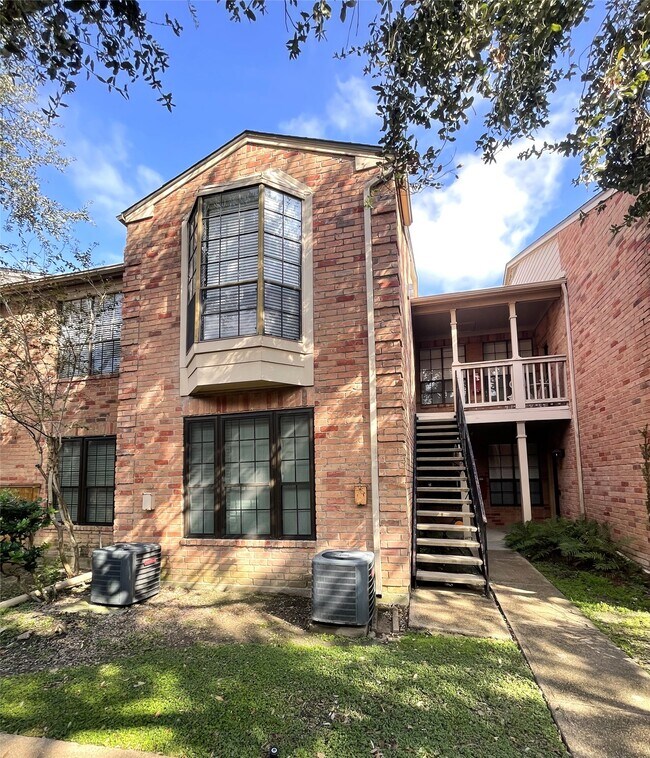 Building Photo - 2255 Braeswood Park Dr