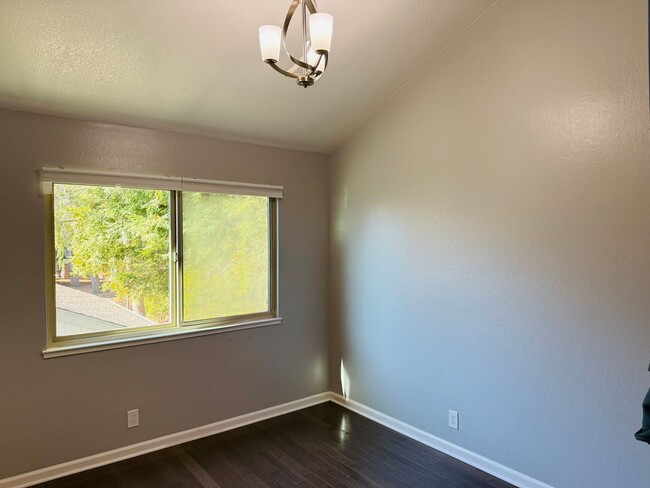 Building Photo - SAN JOSE WEST - Beautifully upgraded townh...