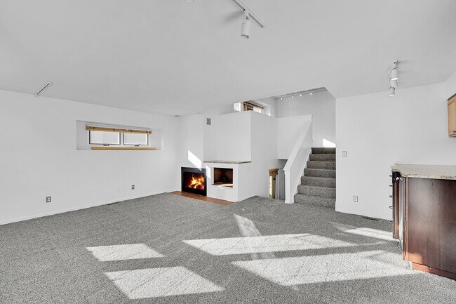 Building Photo - $2,345.00, 2 Bed, 1.5 Bath in Boulder with In Unit Laundry