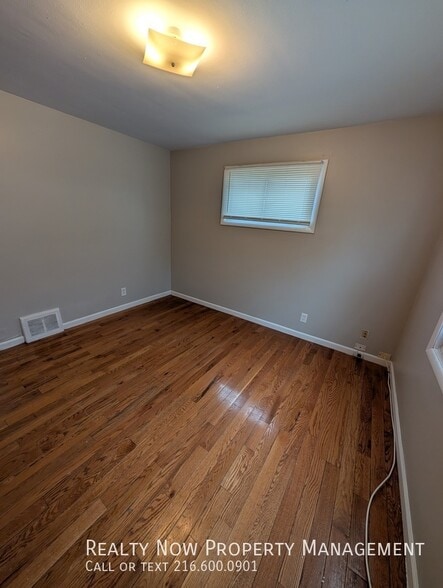 Building Photo - 13604 Oak Park Blvd