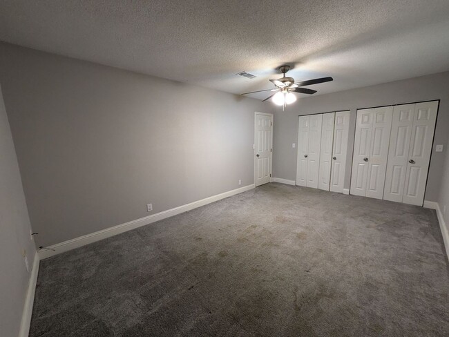 Building Photo - 2755 Evangeline Dr