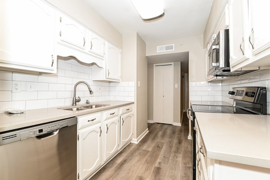 Building Photo - 1814 Uvalde St