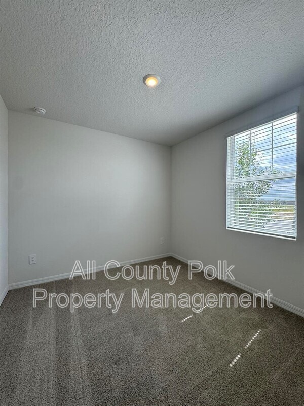 Building Photo - 2061 Rosewood Dr