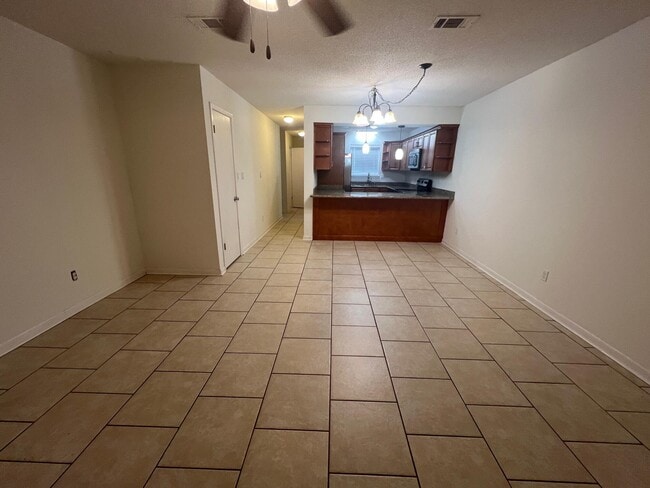 Building Photo - 115 Hughes St NE