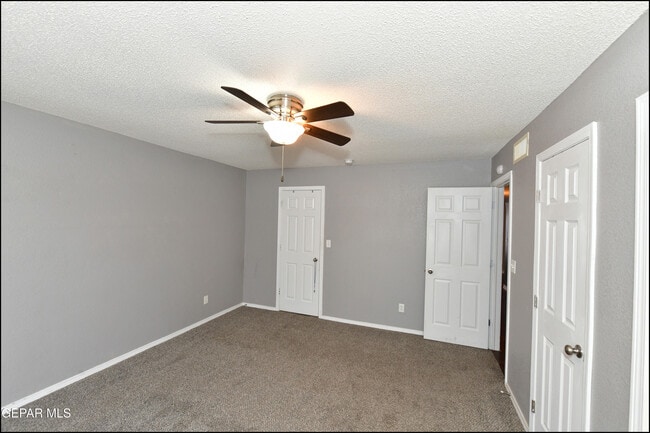 Building Photo - 7065 Falling Leaf Cir
