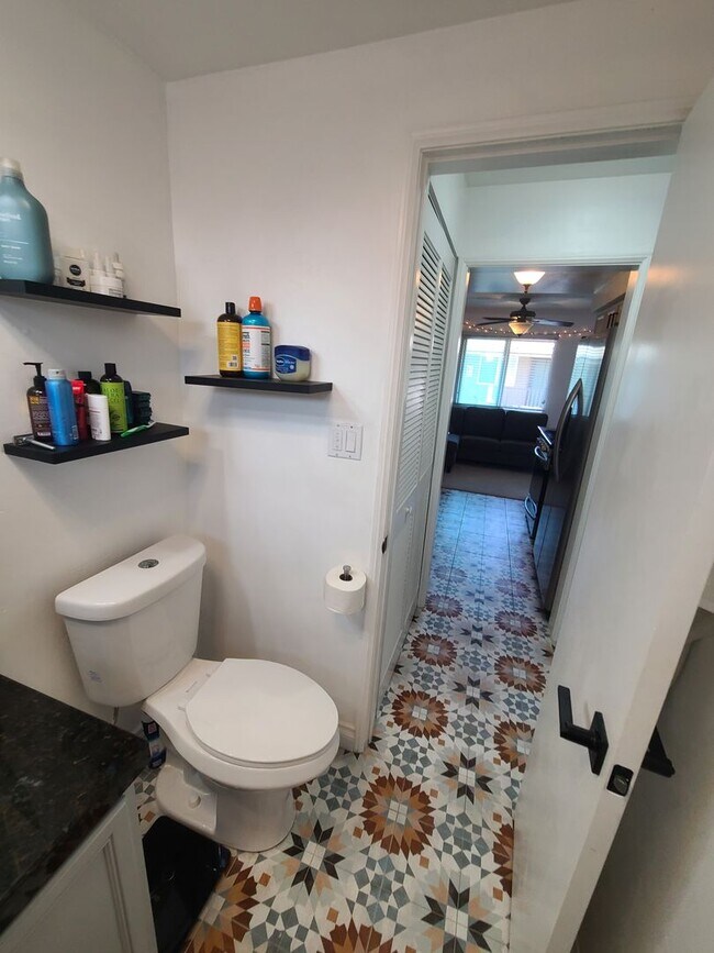 Building Photo - Updated 1Bd/1Ba Condo in Gated Community i...