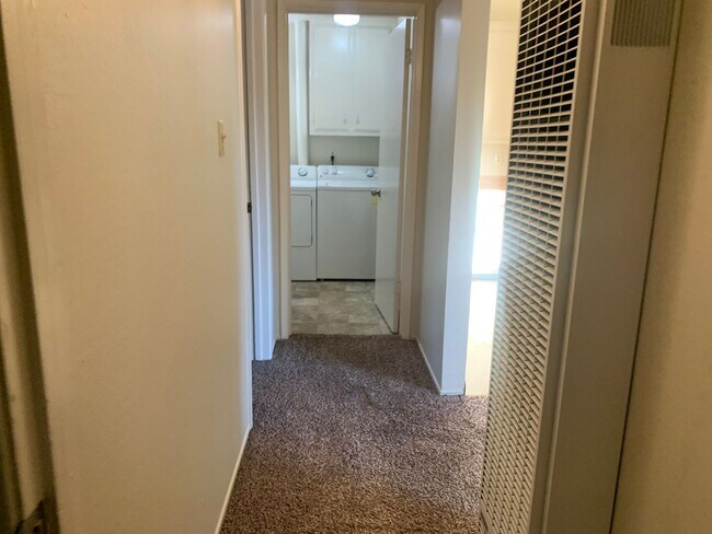 Building Photo - 2868003/60