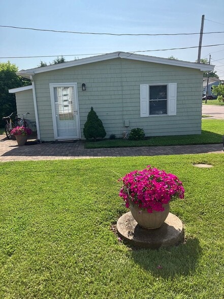 Primary Photo - 161 Charlotte Dr