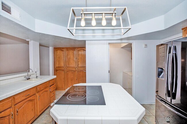 Building Photo - 2174 S Del Valle Way
