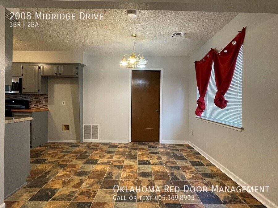 Building Photo - 2008 Midridge Dr