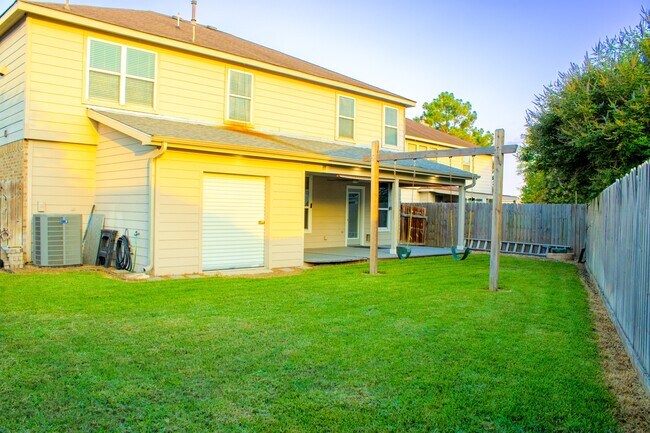 Building Photo - 29607 Legends Green Dr