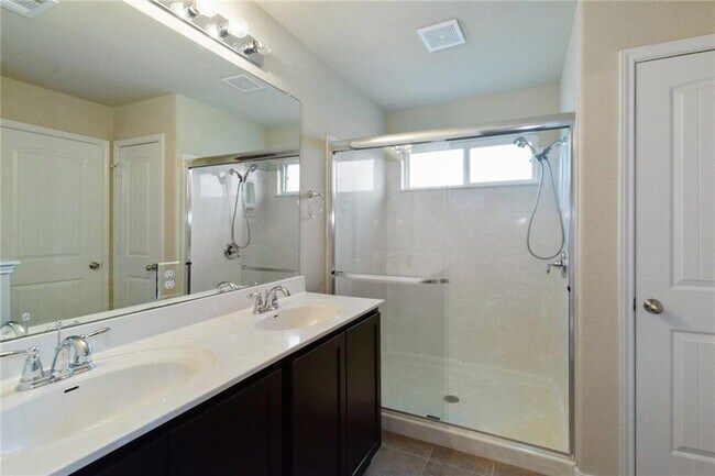 Building Photo - 929 Alamo Plaza Dr