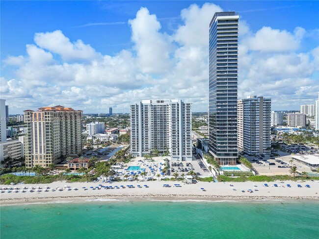 Building Photo - 2030 S Ocean Dr