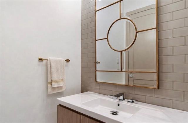 Building Photo - 4912 Wenonah Dr