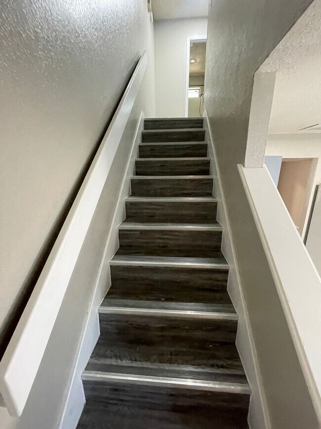 Building Photo - Beautiful 2bed/1bath Apartment Home