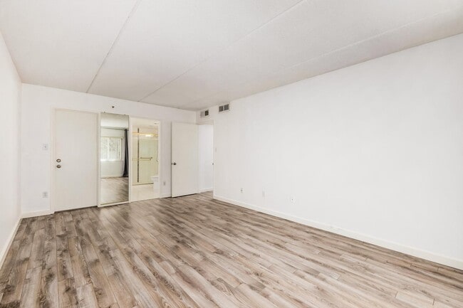 Building Photo - 7950 E Camelback Rd