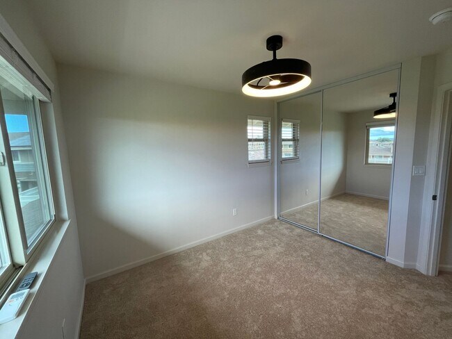 Building Photo - Kahoma Village 3 Bedroom Townhome