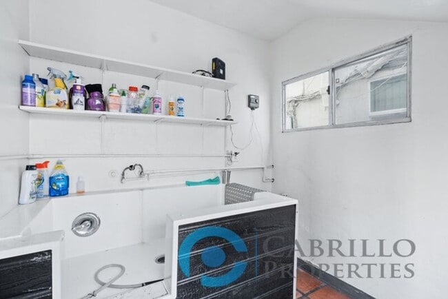 Building Photo - 417 Juniper St