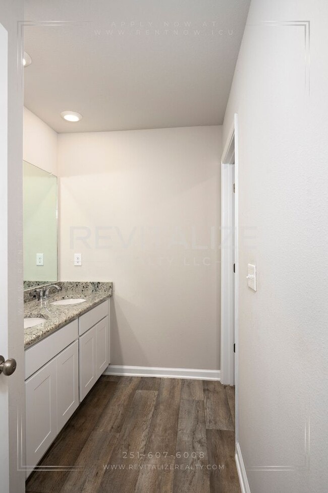 Building Photo - Beautiful 2-Story 5 BD 3 BA House in Spani...